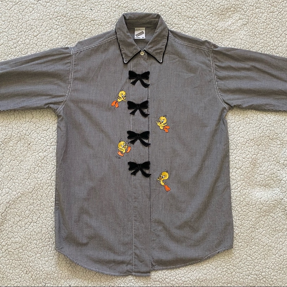 Women’s XS Warner Bros Tweety Cartoon Button Shirt